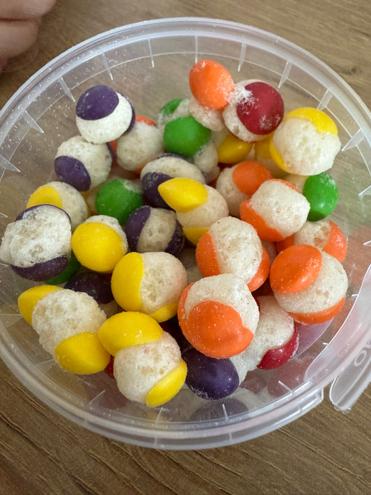 Freeze dried crunchy rainbow tub